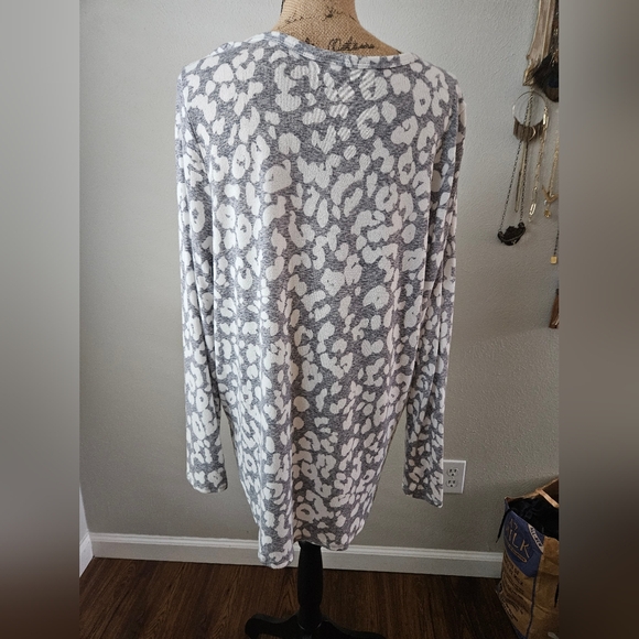 Old Navy cheetah sweater - Picture 3 of 4
